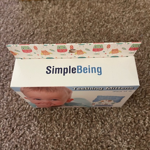 Simple Being teething mittens - Picture 3 of 3